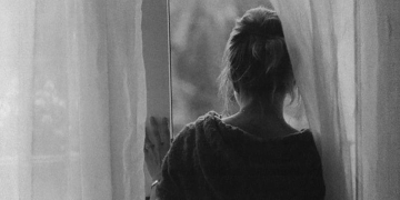 אני יודעת שזו עבירה, אבל הילדים צריכים גג