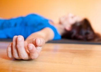 "אל תחשבי שאת מיוחדת. אני מנשק ככה את כל התלמידות שלי"