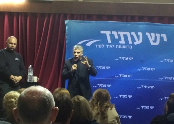 יאיר לפיד. פרזנטורים במקום מנהיגים מהשטח