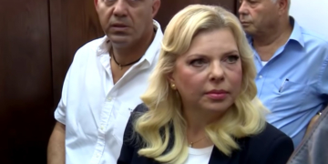 שרה נתניהו על ספסל הנאשמים | צילום מסך כאן 11