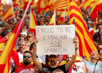 מפגין בעד קטלוניה וספרד