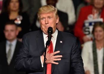 ״הפייק ניוז של היום מגיע הישר מהמנהיגים הכי חזקים במערב״. דונלד טראמפ | צילום: שאטרסטוק