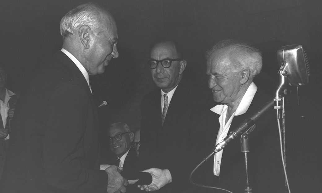 אהרון מסקין מקבל פרס