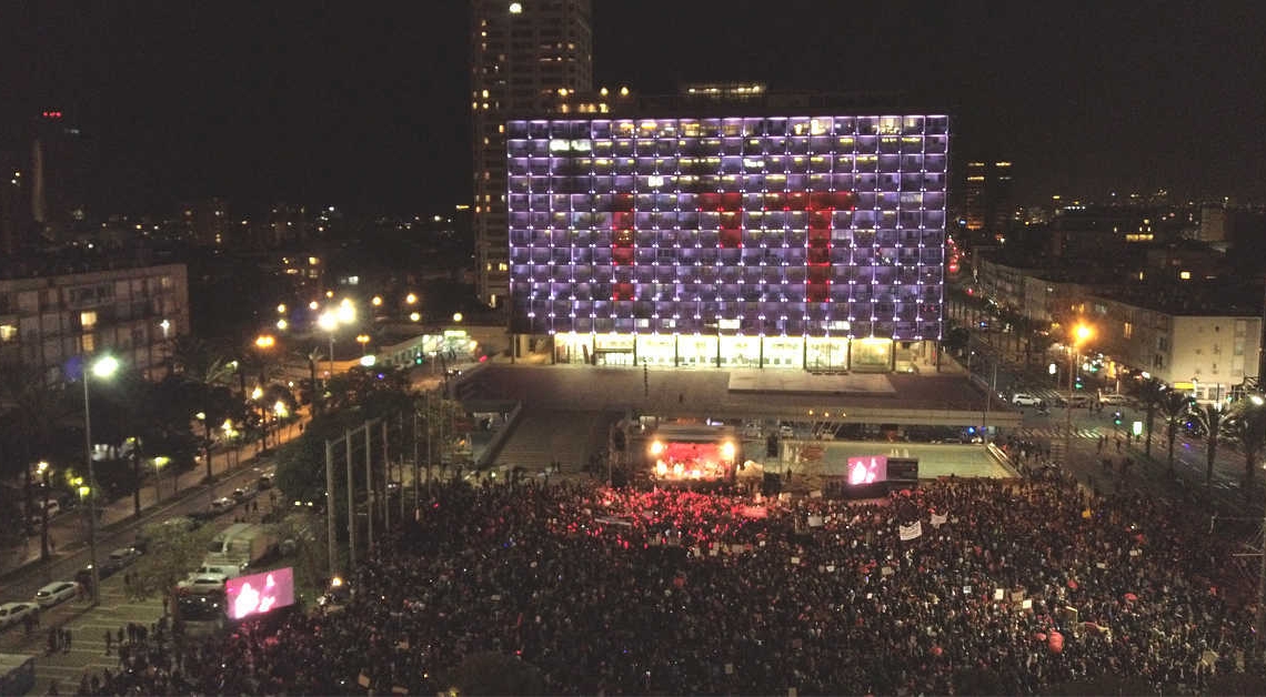 כיכר (חצי) ריקה? צילום רחפן משתי זוויות | צילום: רום ברנע