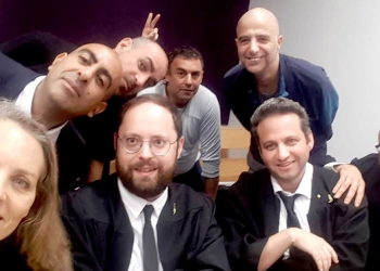 ״"יש הרבה אירוניה בכך שרקפת רוסק עמינח מנכ"ל בנק לאומי שכל כך מנותקת מעם, פוגשת בבית המשפט את פעילי המחאה הכי עממיים שיש״ | מתוך דבריה של עובדת לשעבר בבנק לאומי