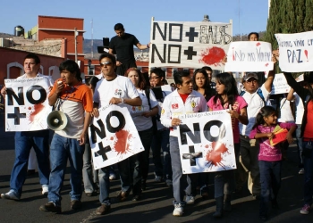 ויקימדיה |  צעדת מחאה מקסיקו 2011 ״לא עוד דם!״