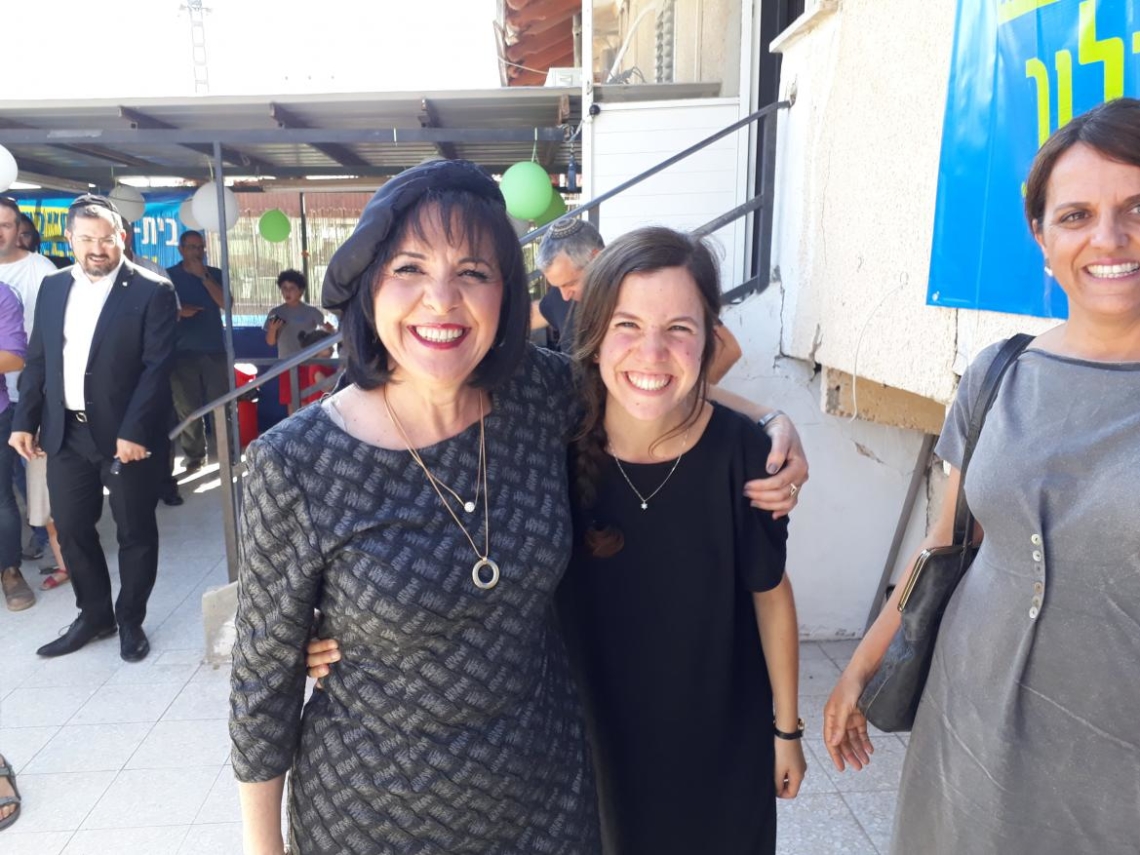 עליזה בלוך בקמפיין. "לא באה בעמדה של שיפוט"