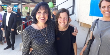 עליזה בלוך בקמפיין. "לא באה בעמדה של שיפוט"