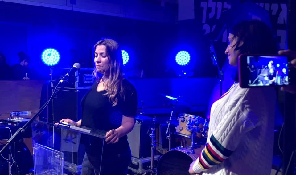 שרון שפורר בעת קבלת הפרס השבוע