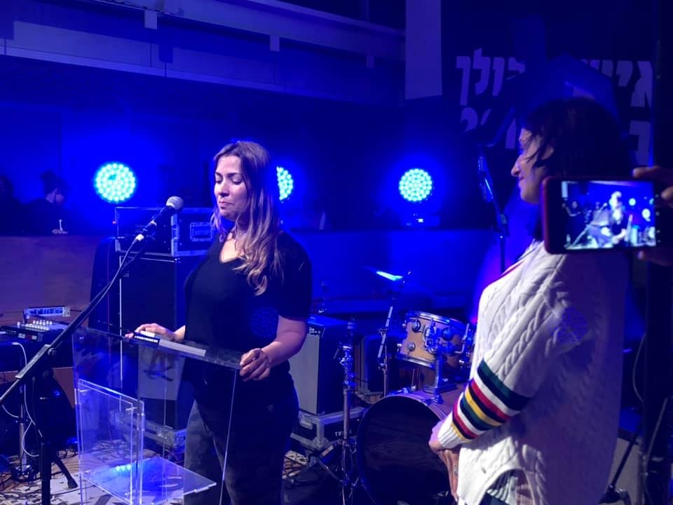 שרון שפורר בעת קבלת הפרס השבוע