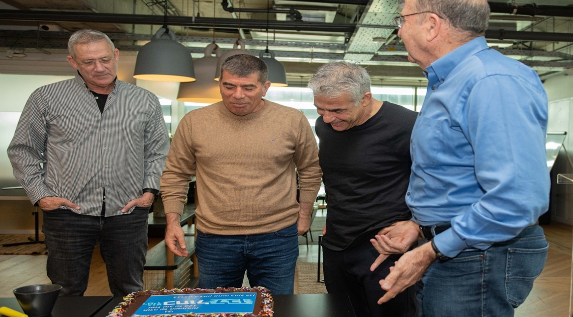 כחול-לבן. איפה, איפה, איפה העוגה והקמפיין?