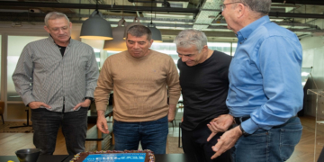 כחול-לבן. איפה, איפה, איפה העוגה והקמפיין?