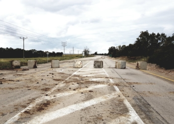 דריכות לקראת סבב נוסף. חסימת צירים ליד נחל עוז | צילום: אוריאל גור דוד