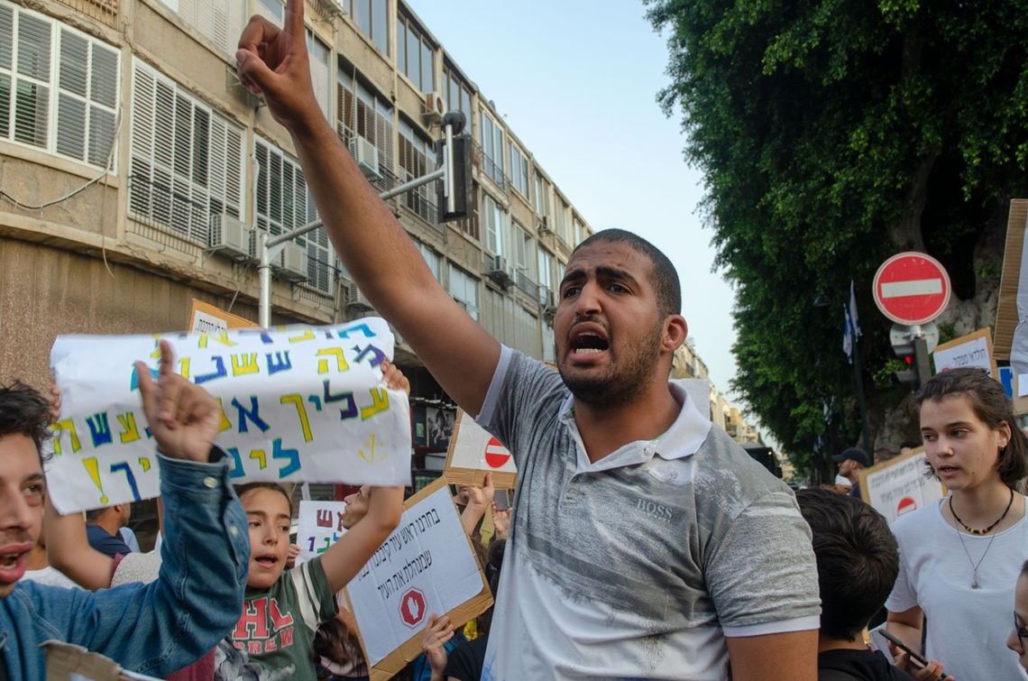 "יהודים וערבים לא יחיו פה בפקקים". הפגנה ביפו | צילום: ורד נבון