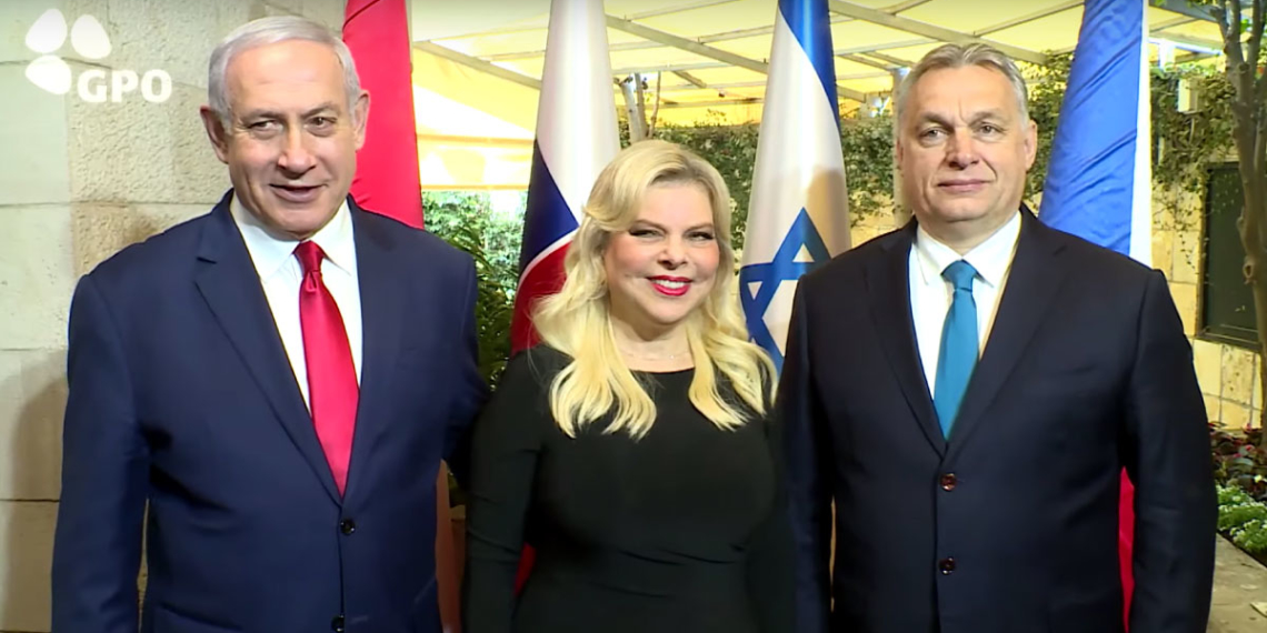 ראש ממשלת הונגריה ויקטור אורבן והזוג נתניהו | קרדיט: לפ"מ