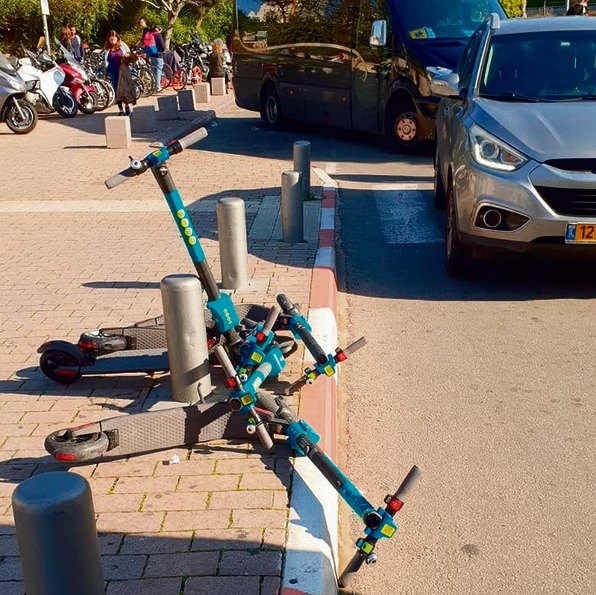 דפוקים וזרוקים ברחובות תל אביב. הקורקינטים השיתופיים | צילום: עמוד הפייסבוק "מחזירים את הבטיחות להולכי הרגל"