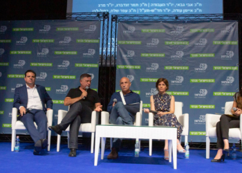 איחודים ומיזוגים. מימין: טל שלו, תמי זנדברג, עפר שלח, אבי גבאי ואיימן עודה | צילום: ארתור לנדה