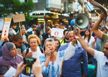 "לא שווים פחות מתושבי תל אביב", מפגינים ביפו לפני כחודש | צילום: לני בן בסט