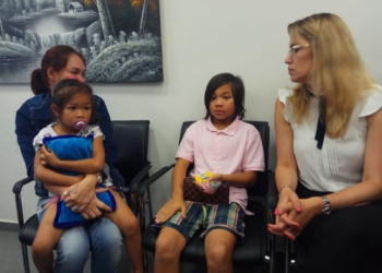 ג'רלדין אסטה ושני ילדיה