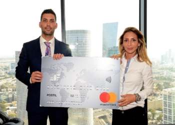 עו"ד לירום סנדה ועו"ד דנה הירשברג, מציגים את הכרטיס החדש | קרדיט: צילום מסך פייסבוק לירום סנדה