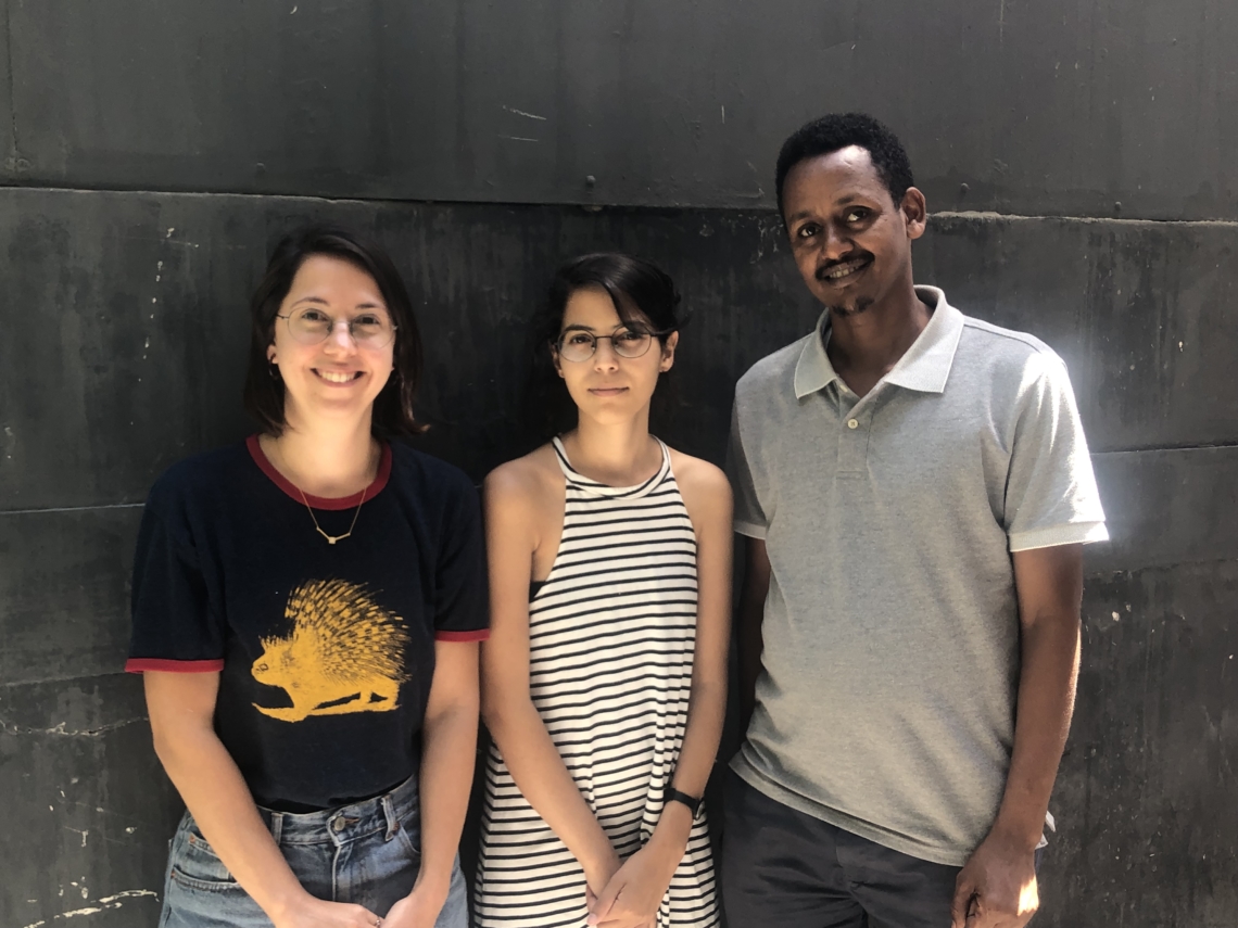 מימין: גבריהיווט (גרא) מלס, הודא קונדוס ואלכסנדרה רוט  - עובדי מרכז הסיוע. "מבקשי מקלט נמצאים בלימבו משפטי"