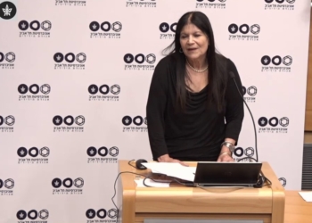 נעמי לויצקי, מחברת "העליונים"