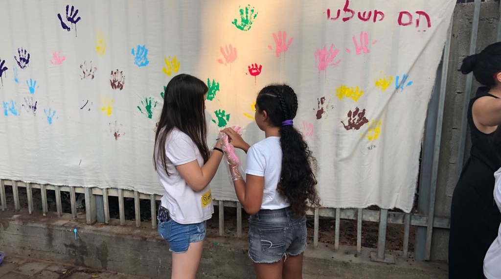 מחאה נגד הגירוש בבתי הספר (למצולמים אין קשר לכתבה)
