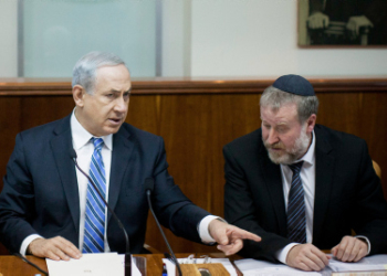 מנדלבליט ונתניהו בישיבת ממשלה, 2014 | צילום: יונתן זינדל, פלאש90