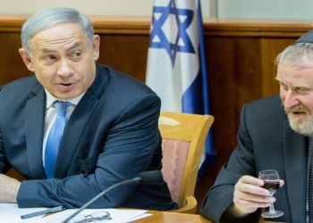 הפרשה הביטחונית החמורה בתולדות המדינה. מנדלבליט ונתניהו, 2014 | צילום: יונתן זינדל, פלאש90