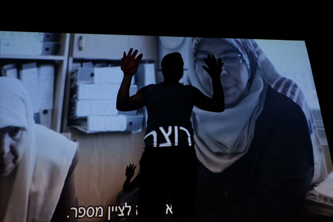 ההתפרצות לבמה היום בהקרנה החלופית בקיבוץ כברי | צילומים: ניר שאנני