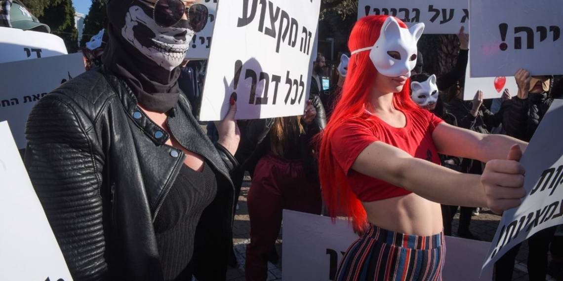 הפגנת החשפניות בשבוע שעבר, לאחר סגירת המועדונים | צילום אבשלום ששון, פלאש 90