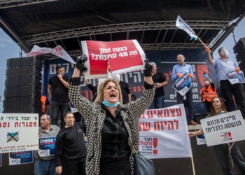 מחאת העצמאים אתמול, מול הכנסת | צילום: יונתן סינדל פלאש 90הפגנה
כנסת
מפגינים