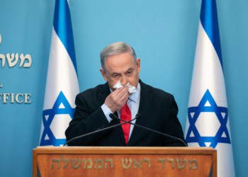 נתניהו במסיבת עיתונאים | צילום: אוליבייר פיטוסי, פלאש90