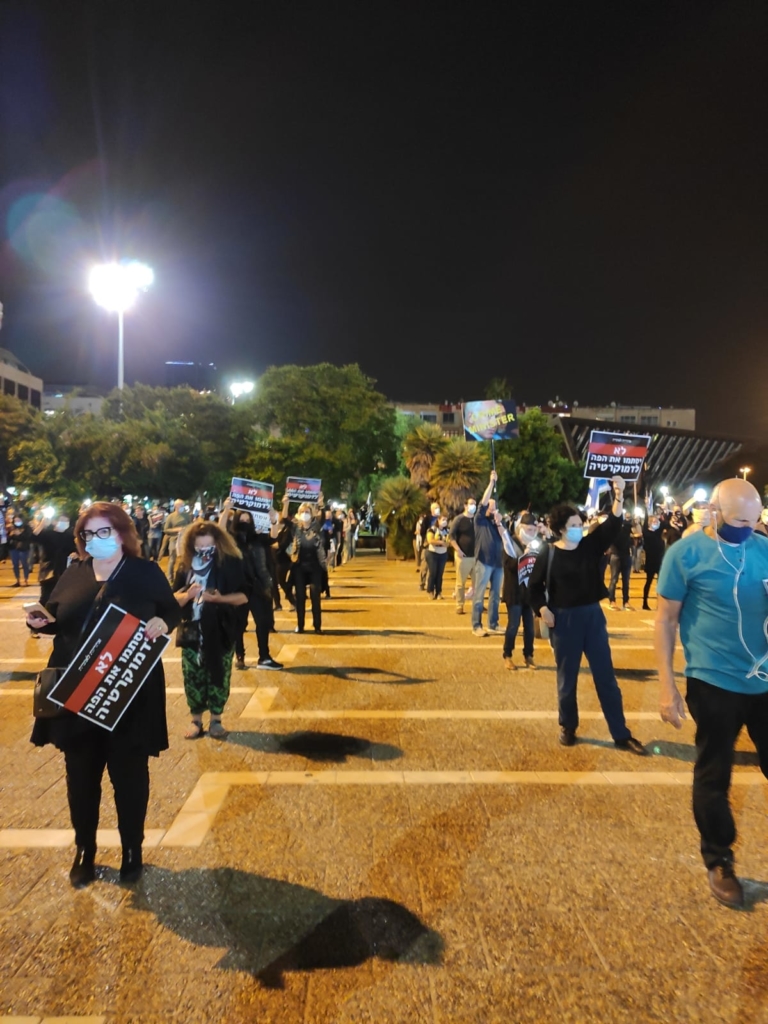 מחאת הדגל השחור, תל אביב. אפריל 2020 | צילום: תומר מיכלזון