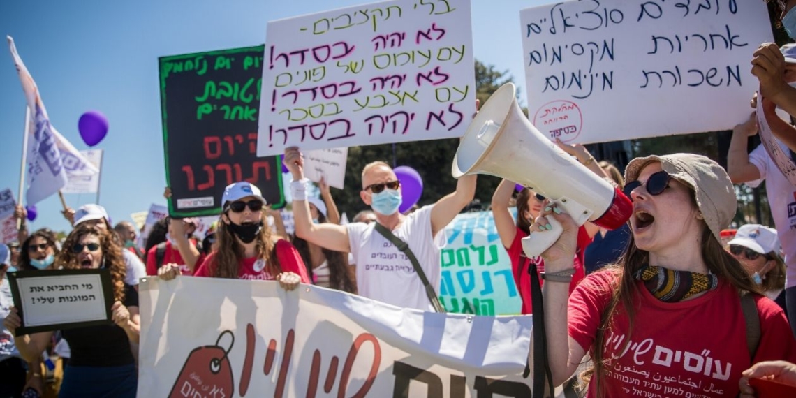 הפגנת העובדים הסוציאליים מול הכנסת לפני כשבוע | צילום: פלאש 90, יונתן סינדל