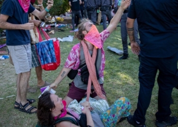 פינוי במאהל העצמאות | צילום: יונתן זינדל, פלאש 90