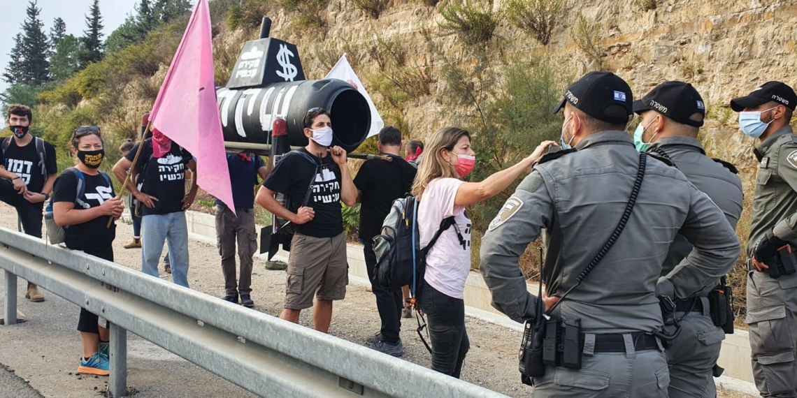 מיצג הצוללות במחלף חמד | צילם: דוברות המשטרה