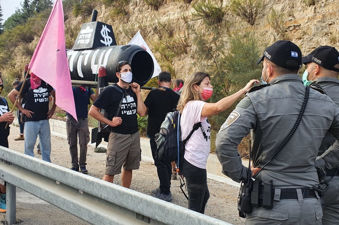 מיצג הצוללות במחלף חמד | צילם: דוברות המשטרה