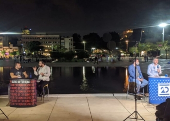 השידור של המקום הכי חם אתמול מכיכר הבימה לצד ערוץ 20