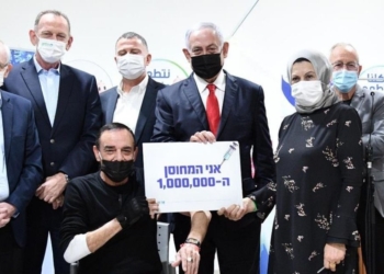 נתניהו עם המתחסן המיליון באום אל פאחם בשישי | צילום: לע"מ