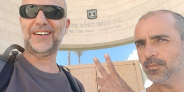 יגאל רמב"ם וערן ורד מחוץ לבית המשפט באילת