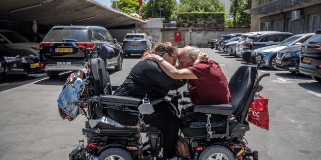 נעמי מורביה ובן זוגה נסים | צילום: ביא בר קלוש