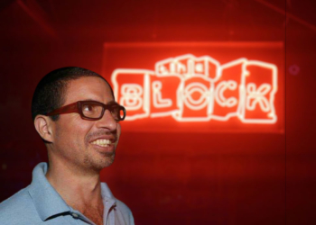 קסטיאל על רקע מועדון הבלוק | אילוסטרציה