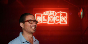 קסטיאל על רקע מועדון הבלוק | אילוסטרציה