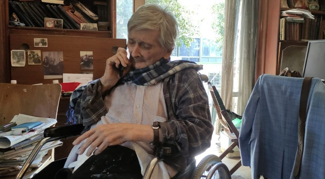 גבריאל מוקד בביתו היום בתל אביב | צילום: גלית הראלי