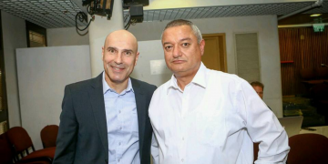 השופט חאלד כבוב (מימין) ויו״ר לשכת עורכי הדין לשעבר אפי נוה | צילום באדיבות לשכת עורכי הדין