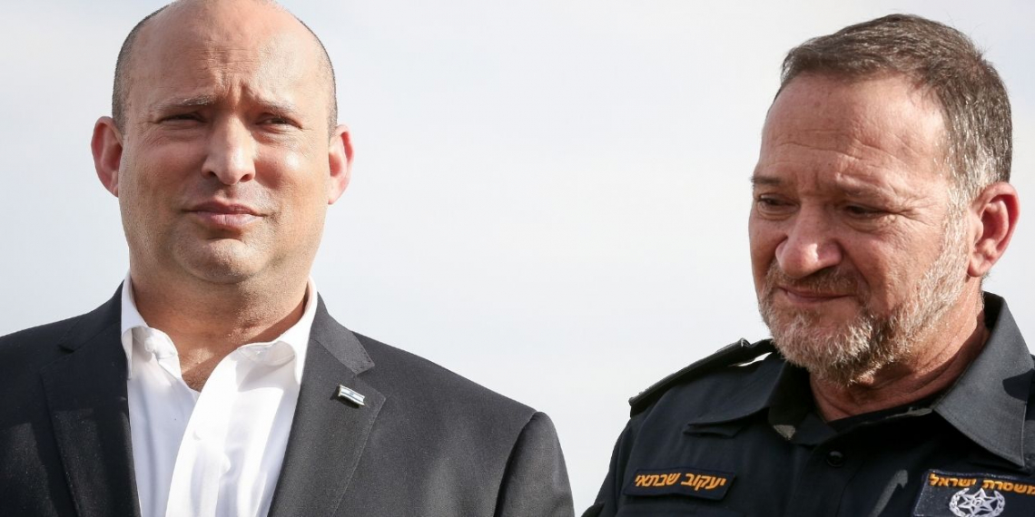 המפכ"ל קובי שבתאי וראש הממשלה נפתלי בנט | נועם רבקין פלאש 90