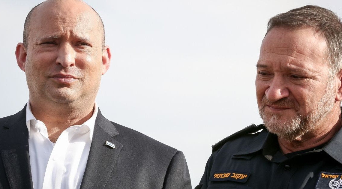 המפכ"ל קובי שבתאי וראש הממשלה נפתלי בנט | נועם רבקין פלאש 90