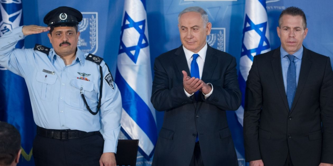 ארדן, נתניהו ואלשיך בטקס מינוי המפכ"ל, 2015 | צילום: מרים אלסטר, פלאש 90