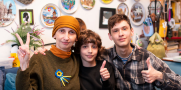 אינה קובלרצ׳יק ובניה סטפן ואבן | צילום: גיא עמיאל